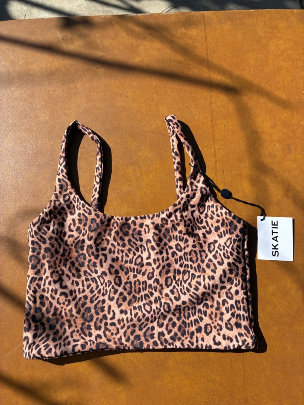 Skatie Leopard/Cheetah NWT Print Active Crop Tank Size M